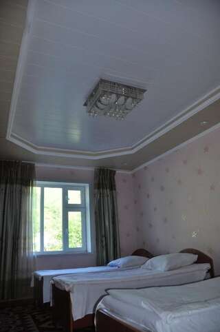 Гостевой дом Guest House Sary-Chelek Arkit Односпальная кровать в общем номере для мужчин и женщин-1